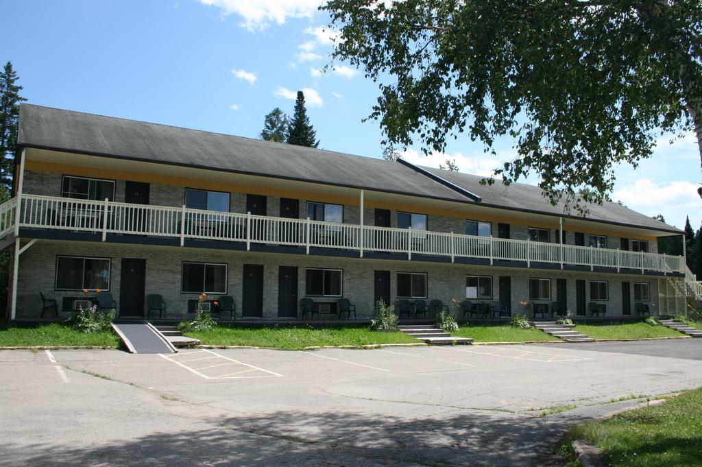 Hotel La Cuillere A Pot Saint-Donat-de-Montcalm Exterior foto