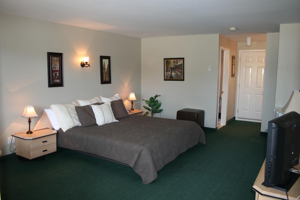Hotel La Cuillere A Pot Saint-Donat-de-Montcalm Zimmer foto